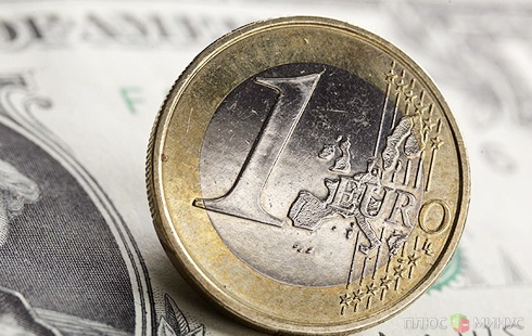 Евро подешевел к доллару на фоне новостей из Италии и ФРГ