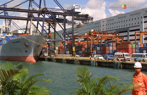 Экспорт из Китая вырос впервые за 6 месяцев