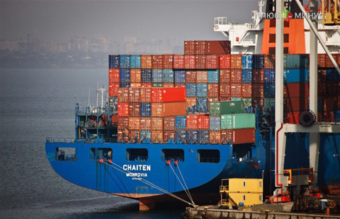 Торговый профицит РФ снизился на 23,3%